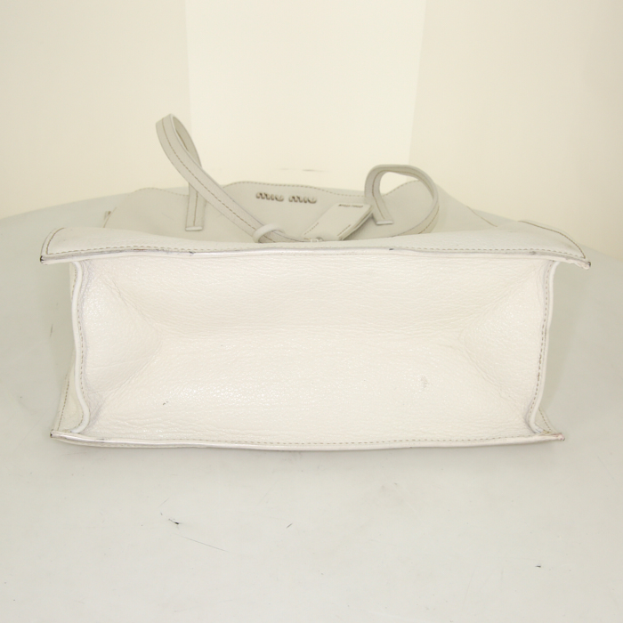 Sac cabas Miu Miu en cuir grainé blanc - Detail D5