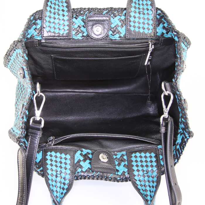 Prada Madras shopping bag in turquoise and black bicolor braided leather - Detail D3