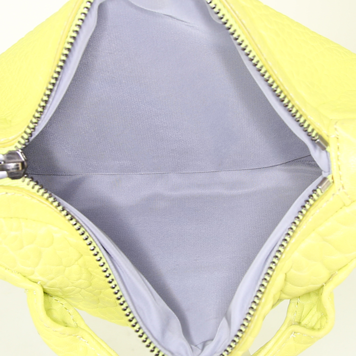 Bolsito de mano Alexander Wang en cuero granulado amarillo Lime - Detail D3