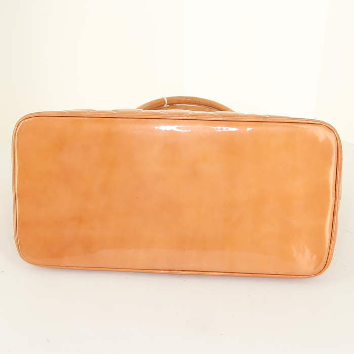 Chanel Medaillon - Bag handbag in orange patent quilted leather - Detail D4
