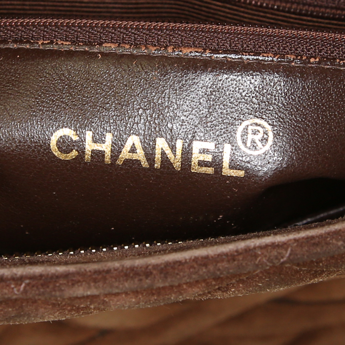 Chanel Medaillon - Bag handbag in brown quilted suede - Detail D3