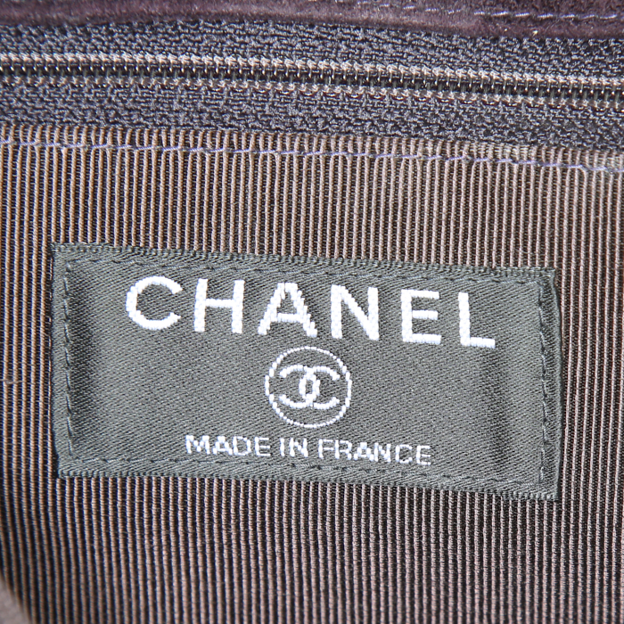 Bolso bandolera Chanel en ante acolchado morado - Detail D3