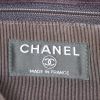 Sac bandoulière Chanel en daim matelassé prune - Detail D3 thumbnail