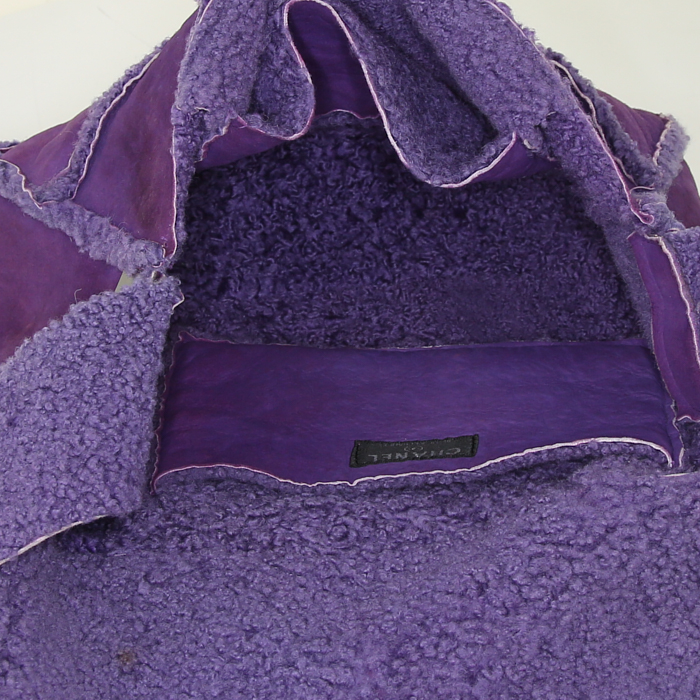 Chanel handbag in purple suede - Detail D2