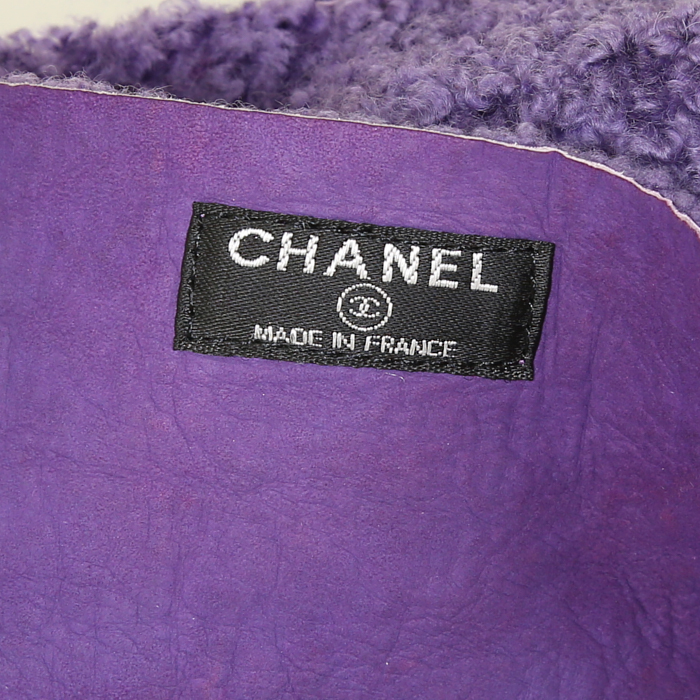 Chanel handbag in purple suede - Detail D3