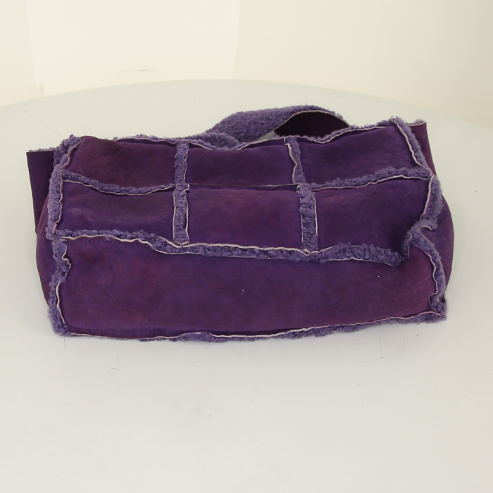 Chanel handbag in purple suede - Detail D4