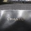 Sac cabas Chanel Grand Shopping en cuir vernis noir - Detail D3 thumbnail