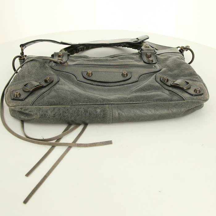 Sac à main Balenciaga First en cuir gris foncé - Detail D6