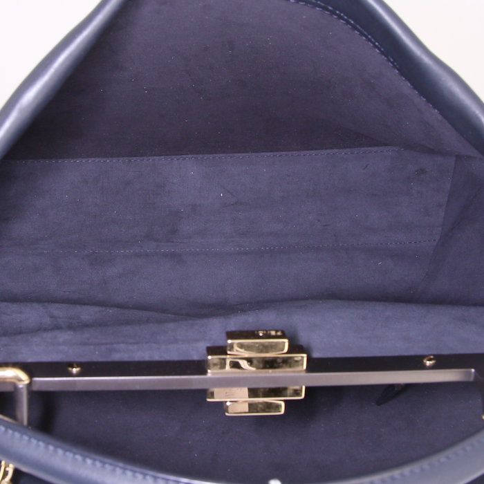 Bolso de mano Fendi Peekaboo Regular modelo grande en cuero azul - Detail D3