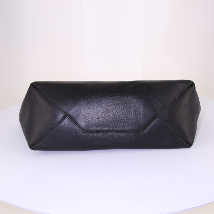 Celine shopping bag in brown python and black leather - Detail D4