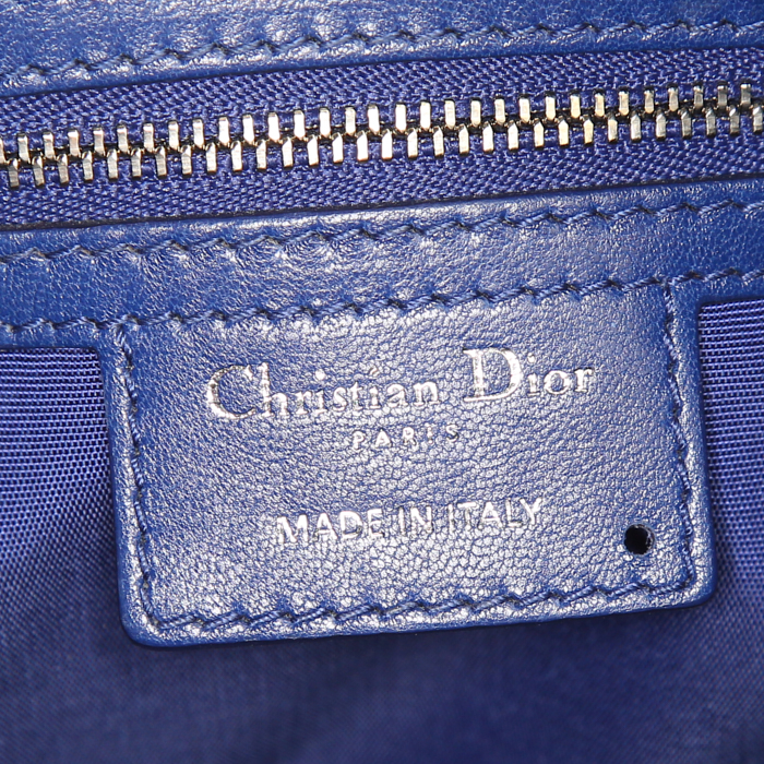 Sac à main Dior Granville Polochon en cuir cannage bleu- électrique - Detail D4