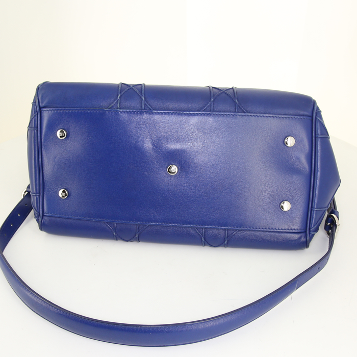 Dior Granville Polochon handbag in electric blue leather cannage - Detail D5