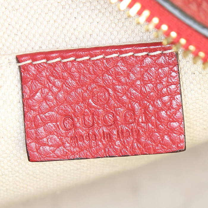 Borsa a tracolla Gucci Soho in pelle martellata rossa - Detail D3