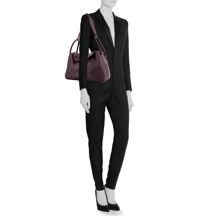 Hermes Lindy 34 cm handbag in purple togo leather - Detail D1