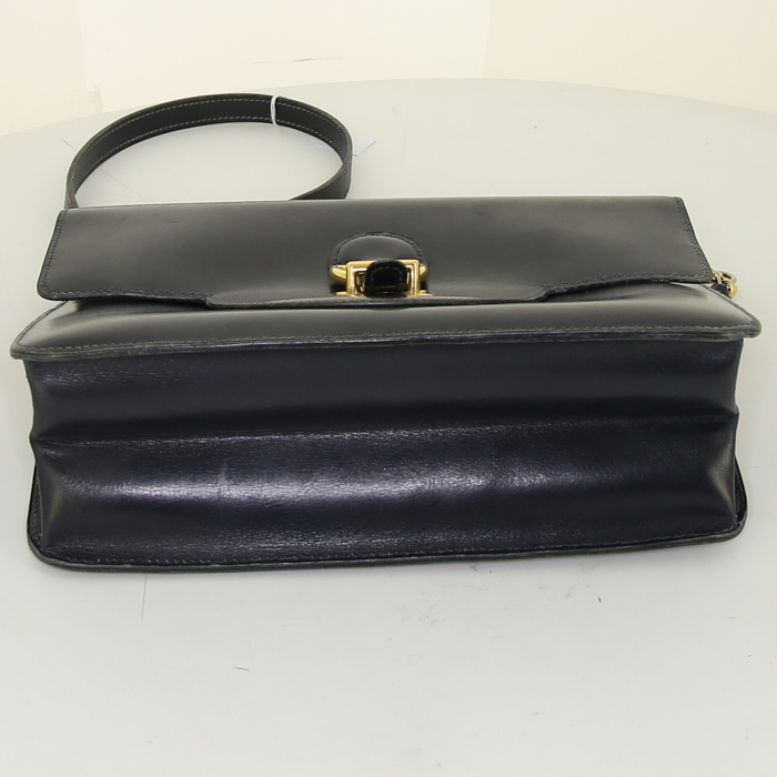 Hermès bag worn on the shoulder or carried in the hand in navy blue box leather - Detail D4
