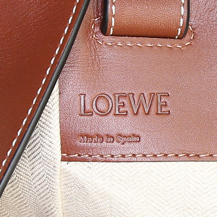 Loewe Hammock large model handbag in brown and chocolate brown bicolor leather - Detail D3