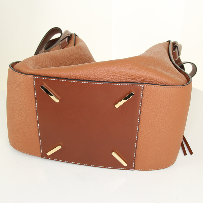 Loewe Hammock large model handbag in brown and chocolate brown bicolor leather - Detail D4