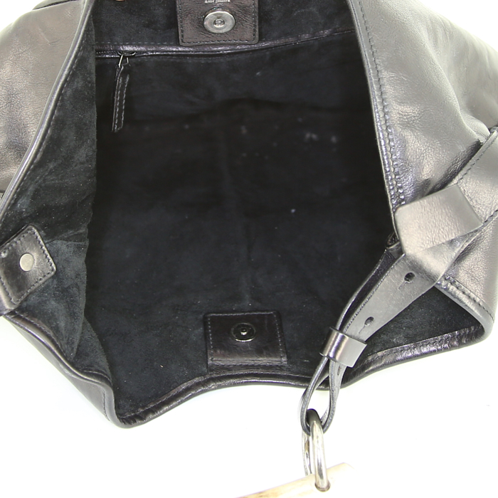 Bolso de mano Yves Saint Laurent Mombasa en cuero negro - Detail D2