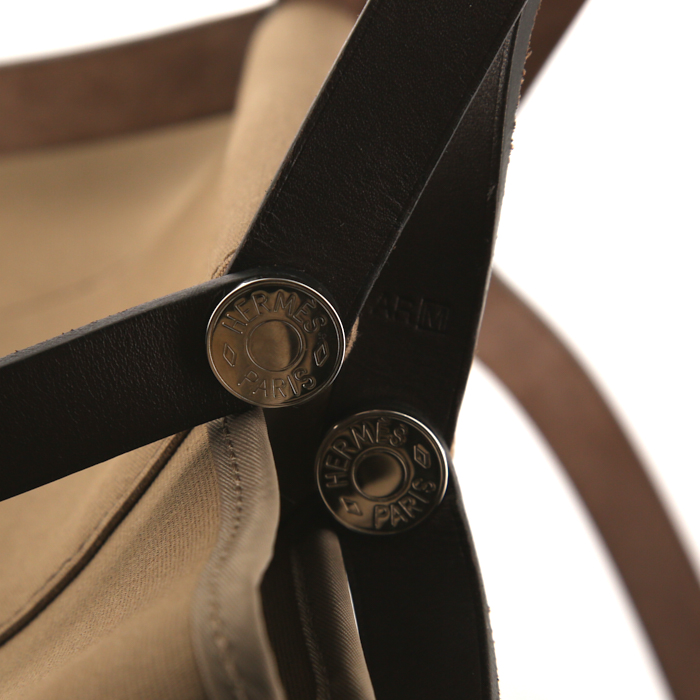 Hermès Cabag shopping bag in taupe canvas and brown Fjord leather - Detail D4