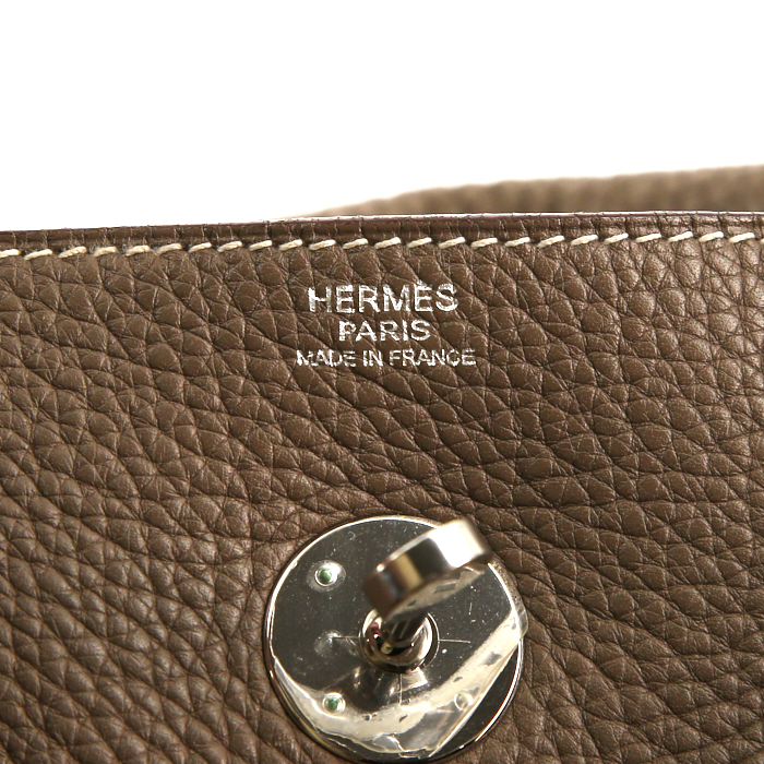 Sac à main Hermes Lindy 30 cm en cuir togo étoupe - Detail D3