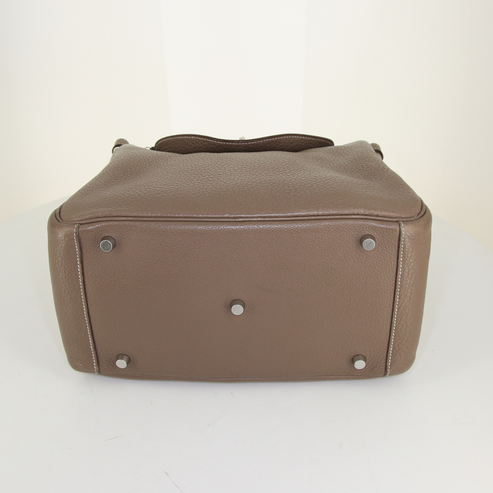 Hermes Lindy 30 cm handbag in etoupe togo leather - Detail D5