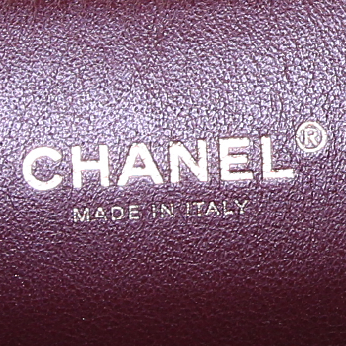 Sac bandoulière Chanel Timeless en cuir grainé matelassé noir - Detail D3