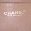 Chanel Timeless jumbo shoulder bag in beige quilted grained leather - Detail D4 thumbnail