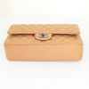 Bolso de mano Chanel Timeless en cuero granulado acolchado ocre - Detail D5 thumbnail