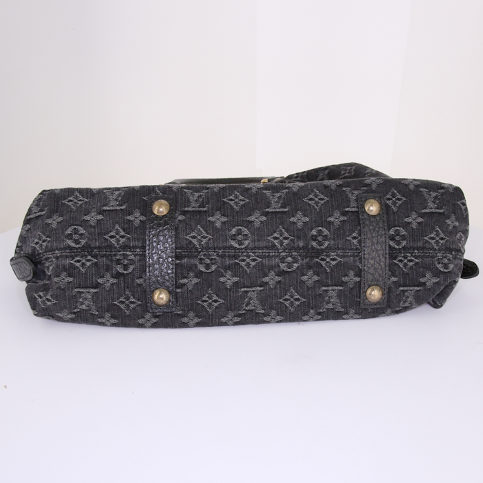 Louis Vuitton handbag in anthracite grey denim canvas and anthracite grey leather - Detail D4