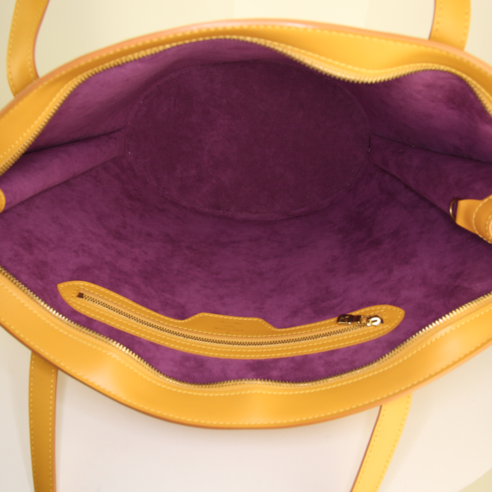 Bolso de mano Louis Vuitton Saint Jacques modelo grande en cuero Epi amarillo - Detail D2