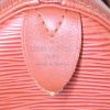 Sac à main Louis Vuitton Speedy 25 cm en cuir épi marron - Detail D3 thumbnail