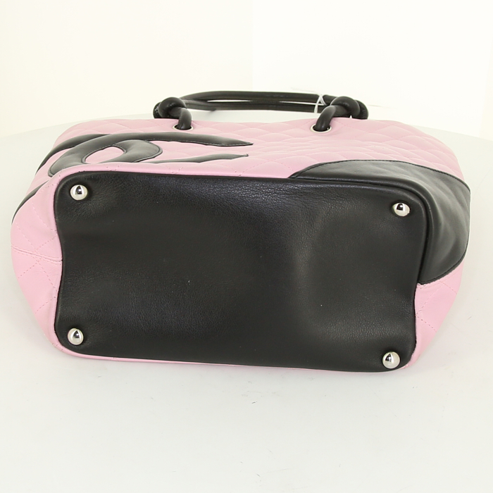 Chanel Cambon shopping bag in pink and black quilted leather - Detail D4