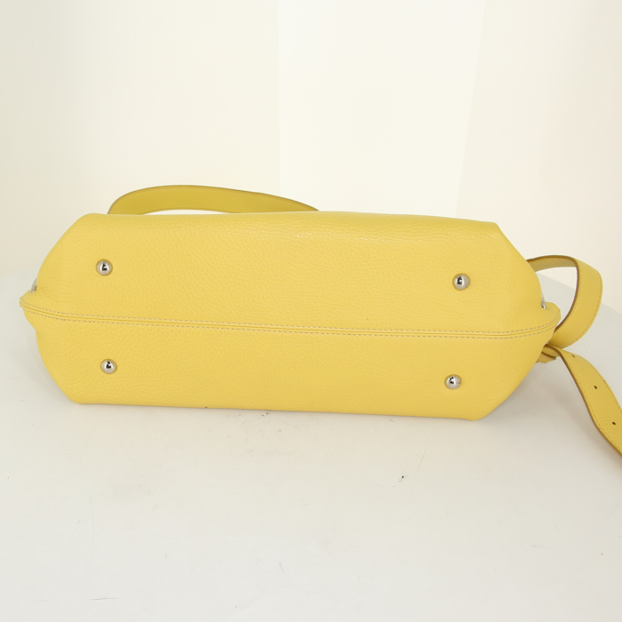 Salvatore Ferragamo Sofia shoulder bag in yellow grained leather - Detail D5