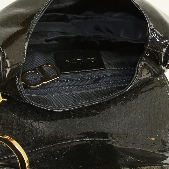 Bolso de mano Dior Saddle en charol Monogram verde oscuro - Detail D2