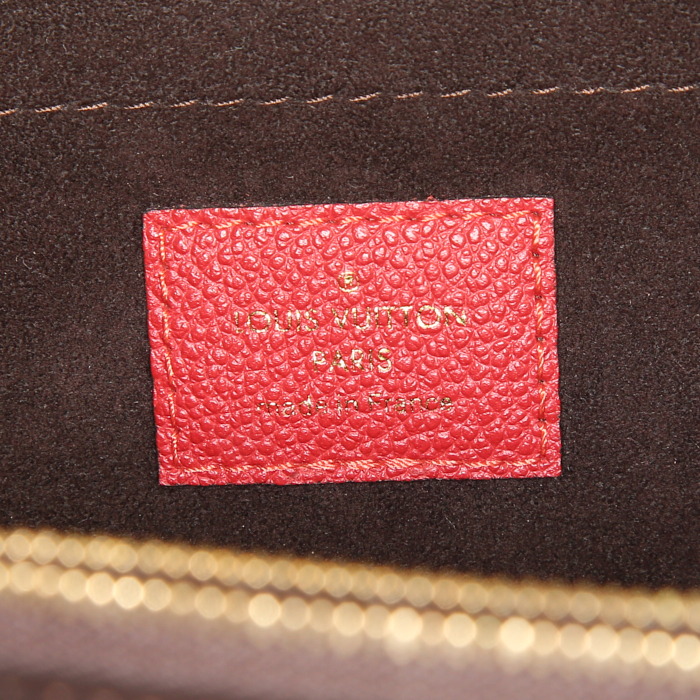 Louis Vuitton Trocadéro handbag in red empreinte monogram leather - Detail D3