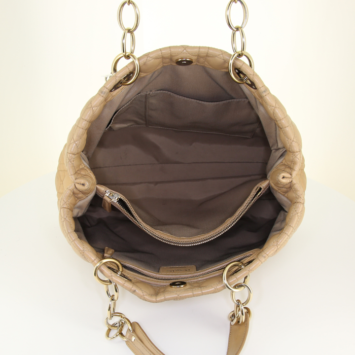 Dior Dior Soft shopping bag in beige leather - Detail D2