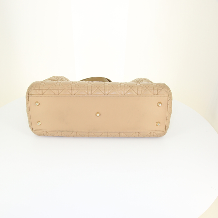 Shopping bag Dior Dior Soft in pelle beige cannage - Detail D4