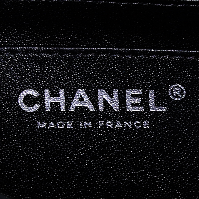 Sac bandoulière Chanel Mini Timeless en cuir matelassé noir - Detail D4