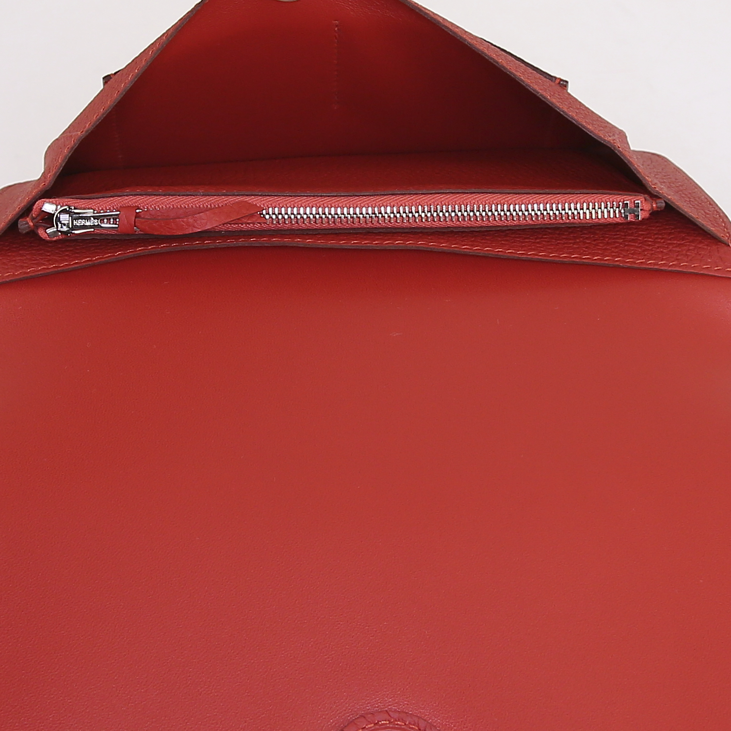 Portefeuille Hermès Dogon - Pocket Hand en cuir togo rouge Vermillon - Detail D2