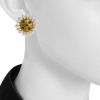 Paire de clips d'oreilles Lalaounis en or jaune,  rubis et saphirs et en perles de culture - Detail D1 thumbnail