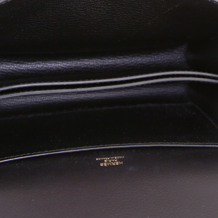 Bolso bandolera Hermès Roulis en cuero swift negro - Detail D2
