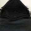 Sac bandoulière Chanel Boy grand modèle en cuir vernis noir - Detail D3 thumbnail