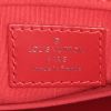 Sac porté épaule ou main Louis Vuitton Turenne grand modèle en cuir épi rouge - Detail D4 thumbnail
