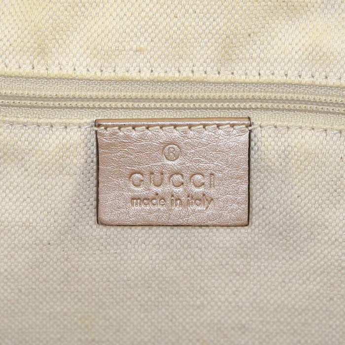 Bolso de mano Gucci Sukey en cuero irisado rosa - Detail D4