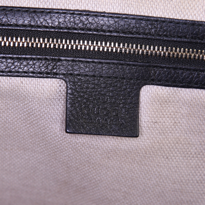 Sac cabas Gucci Soho en cuir grainé noir - Detail D4