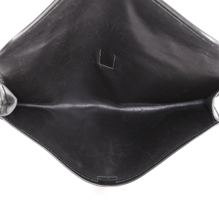 Bolsito de mano Hermes Jige en cuero box negro - Detail D3