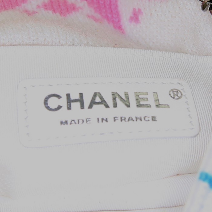 Sac bandoulière Chanel Mini Timeless en tricot blanc-cassé rouge et bleu - Detail D4