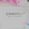Sac bandoulière Chanel Mini Timeless en tricot blanc-cassé rouge et bleu - Detail D4 thumbnail