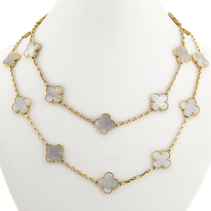 Sautoir Van Cleef 
Arpels Alhambra Vintage en or jaune et nacre blanche - Detail D3