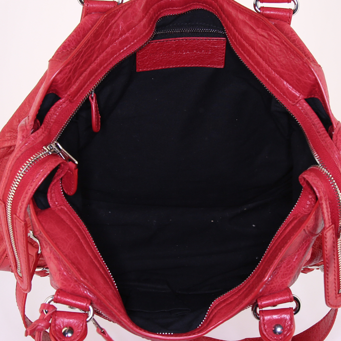 Bolso de mano Balenciaga Classic City en cuero rojo - Detail D3